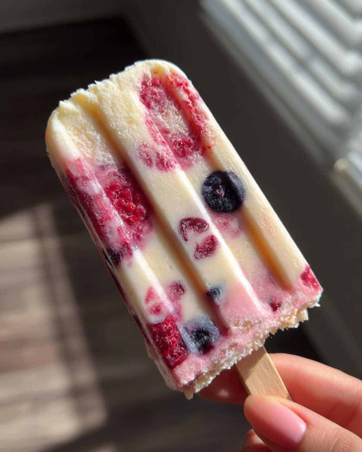 Easy Breakfast Popsicles for Kids: Healthy Yogurt & Fruit Start - detail 1