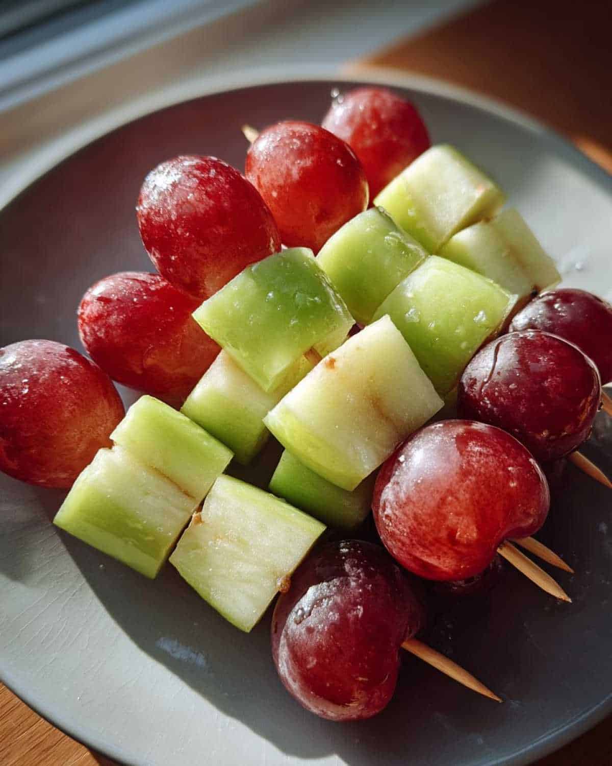 Fun Fruit Caterpillars: Easy & Adorable Summer Breakfast for Little Kids - detail 1