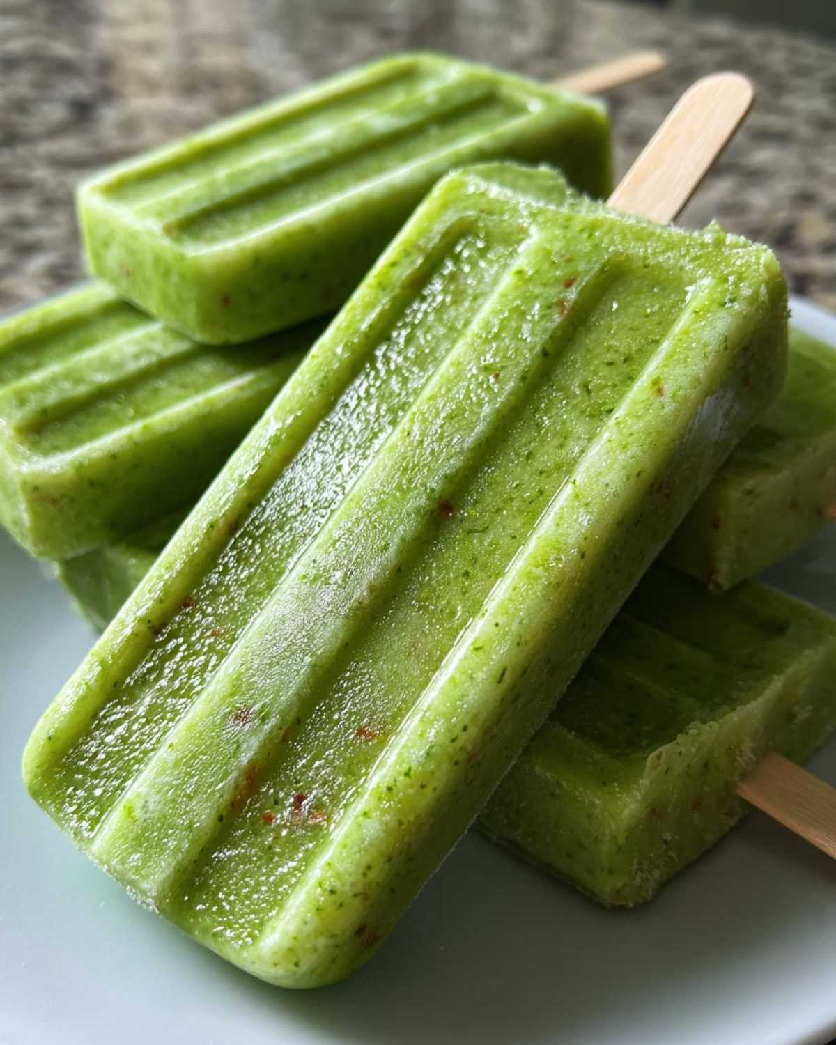 Kid-Friendly Fruit & Spinach Smoothie Pops - detail 2