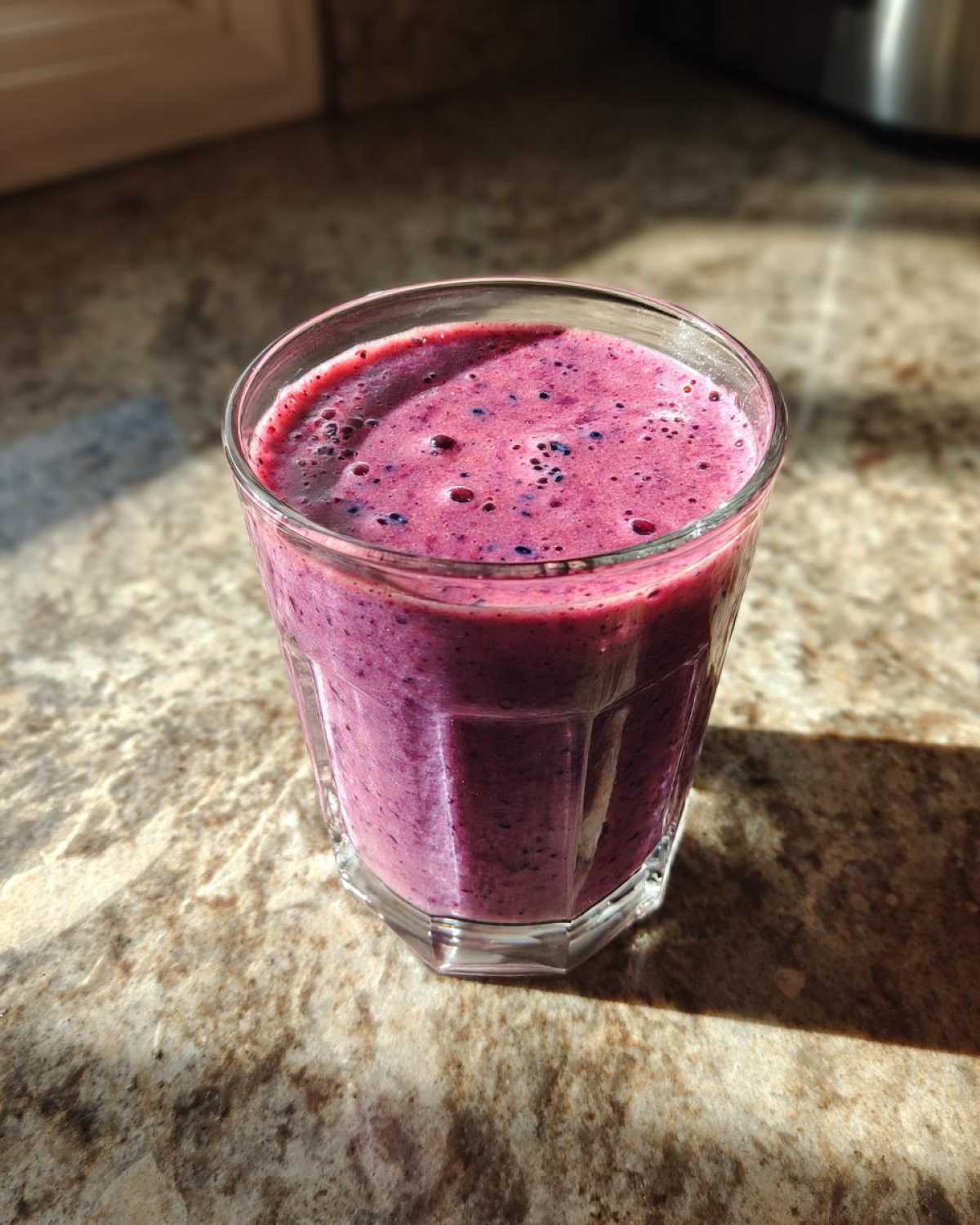 Kid-Friendly Mixed Berry Smoothie (No Sugar) - detail 1