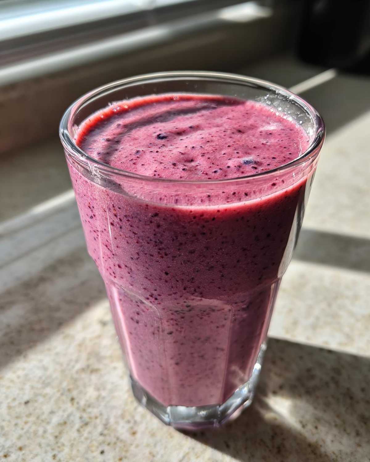 Kid-Friendly Mixed Berry Smoothie (No Sugar) - detail 3
