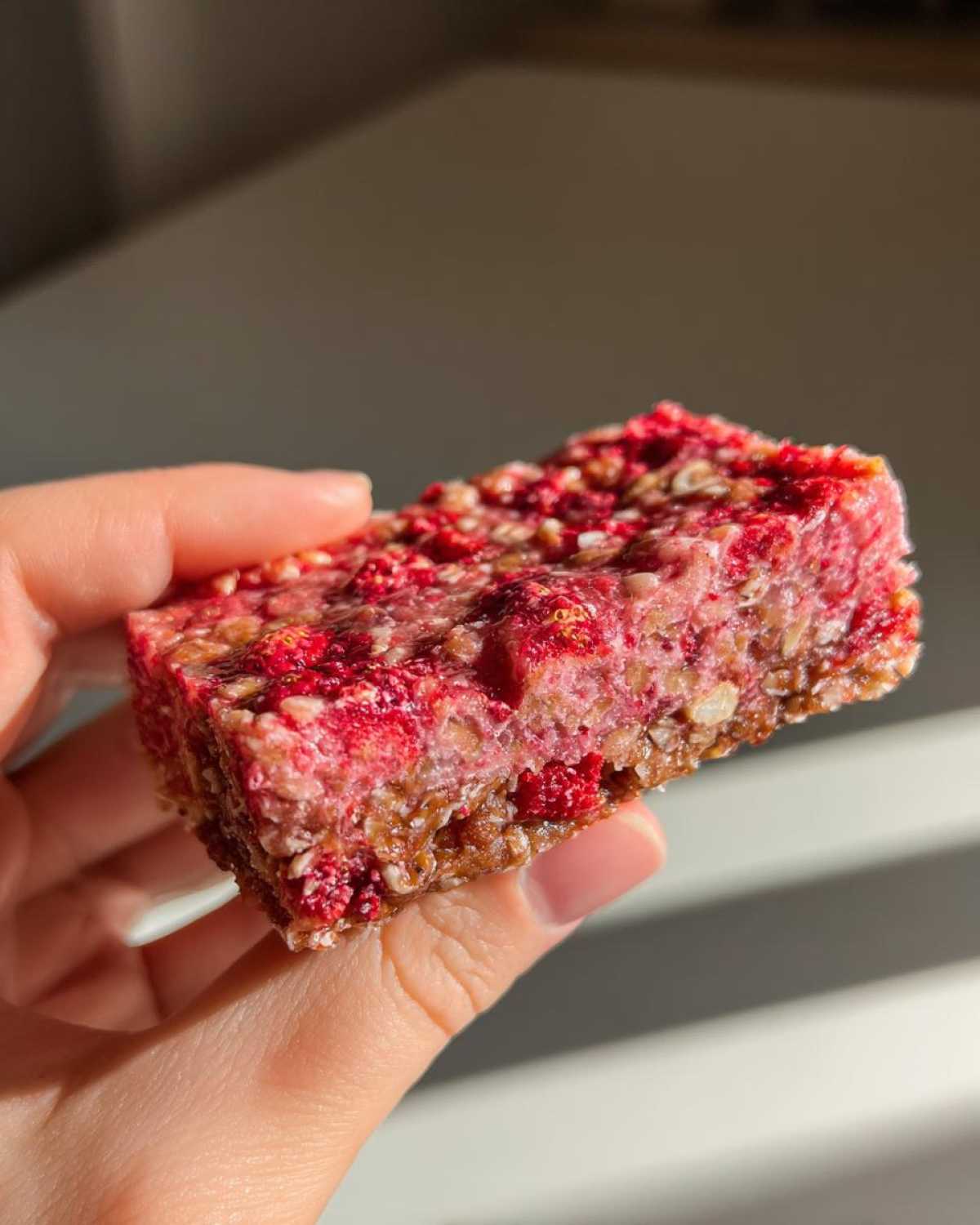 Kid-Friendly No-Bake Strawberry Oat Bars - detail 1