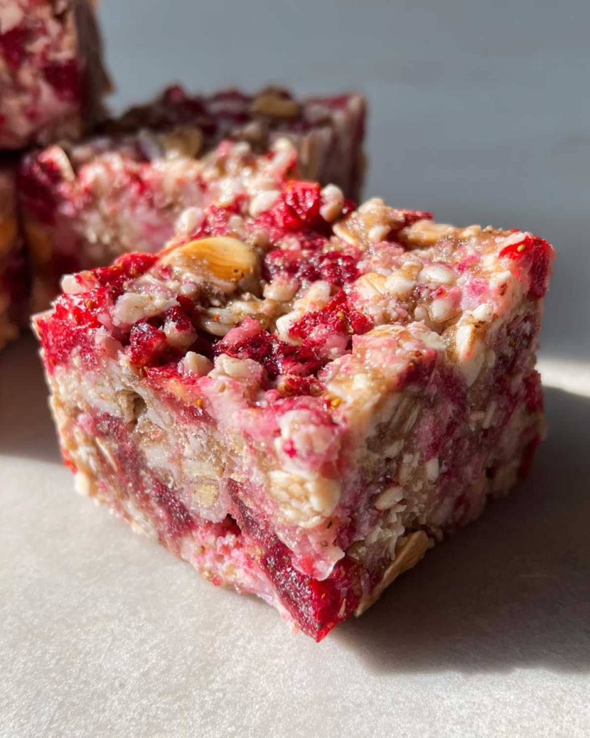 Kid-Friendly No-Bake Strawberry Oat Bars - detail 3