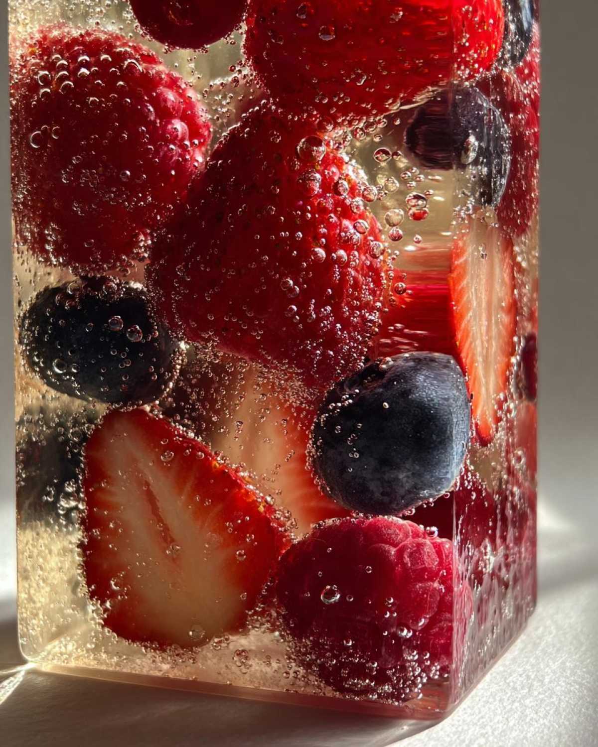 Glistening Champagne Jelly with Berries - detail 4