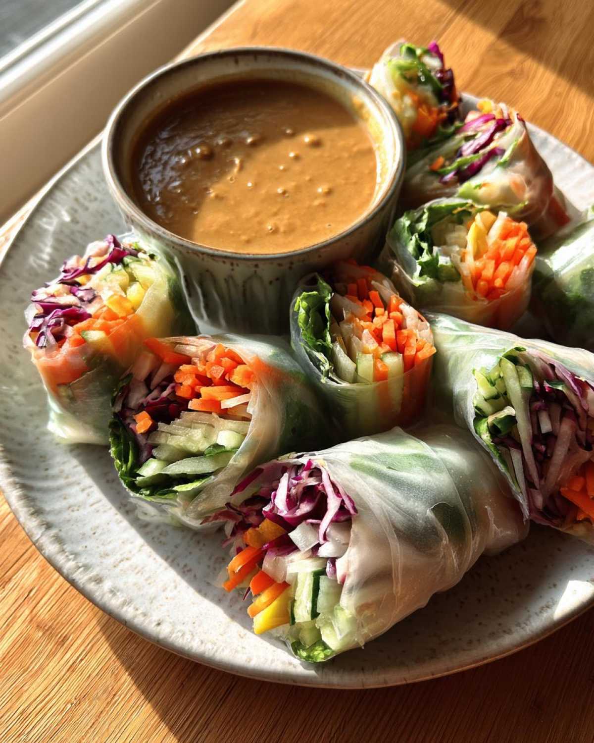 Vietnamese Fresh Veggie Spring Rolls with Peanut Sauce - detail 2