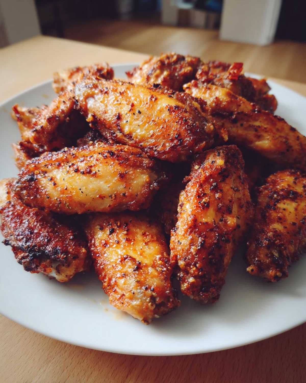 crispy air fryer chicken wings - detail 1