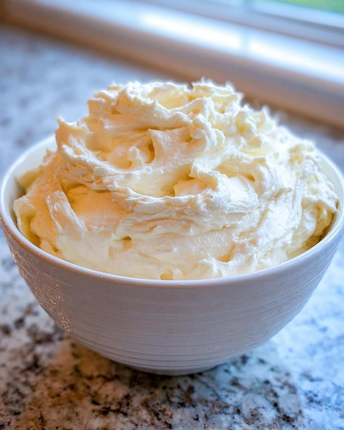 Amazing 10-Minute vanilla buttercream frosting - childrecipe.com
