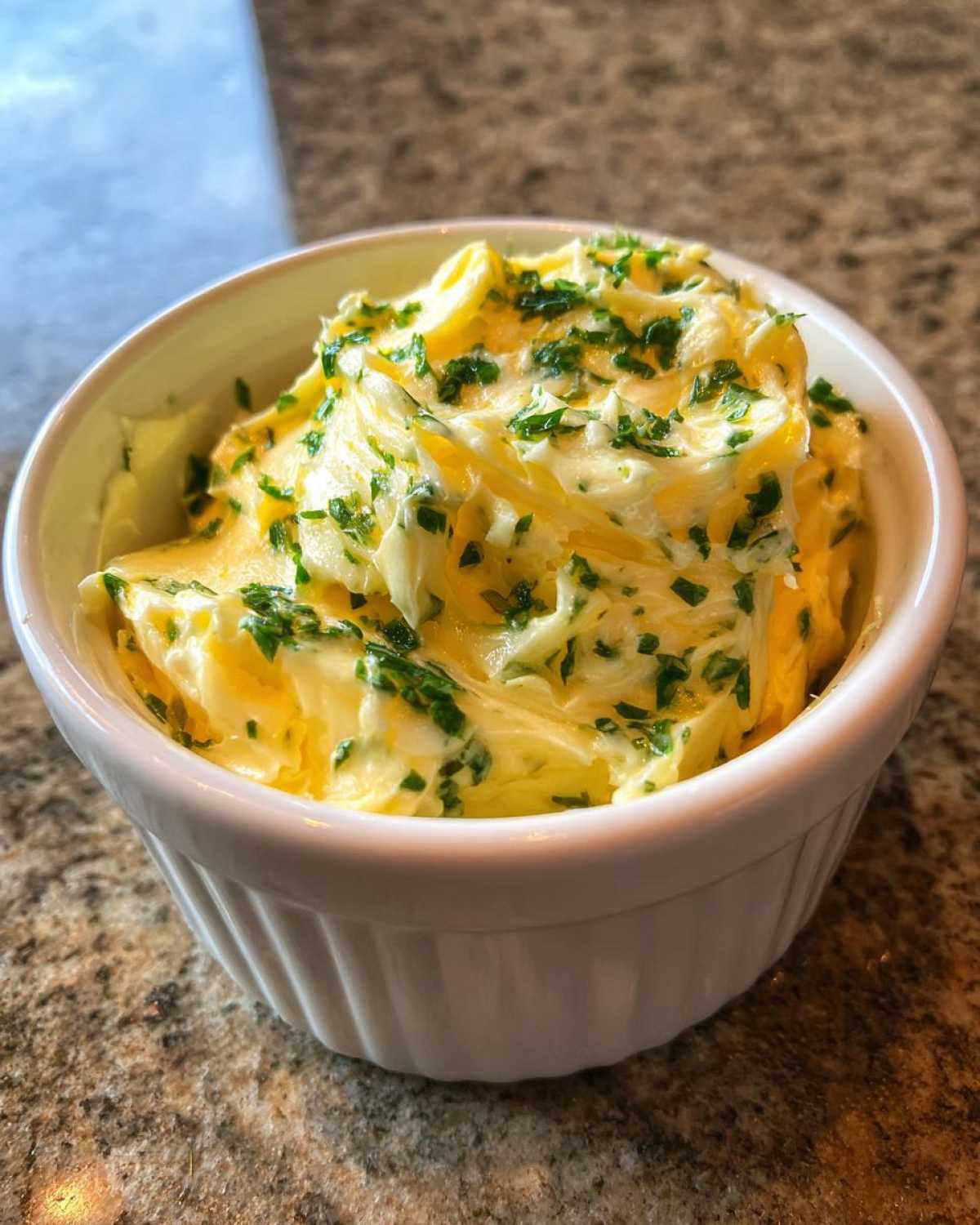 garlic butter - detail 1