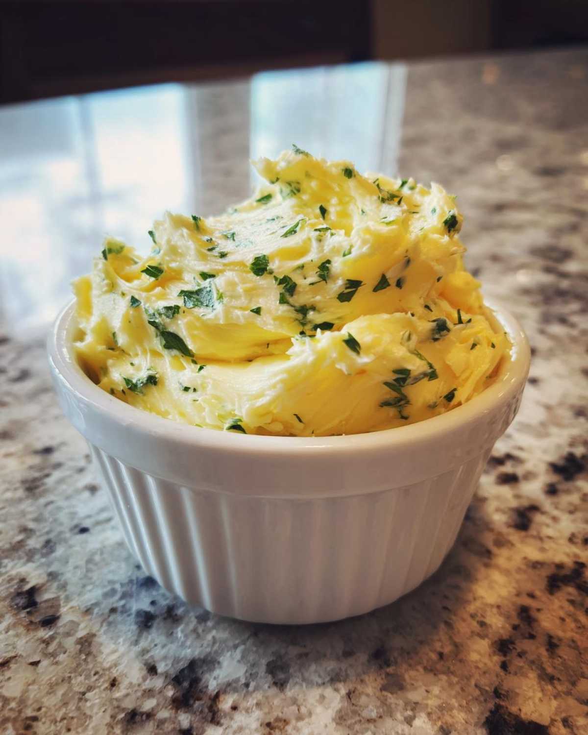 garlic butter - detail 2
