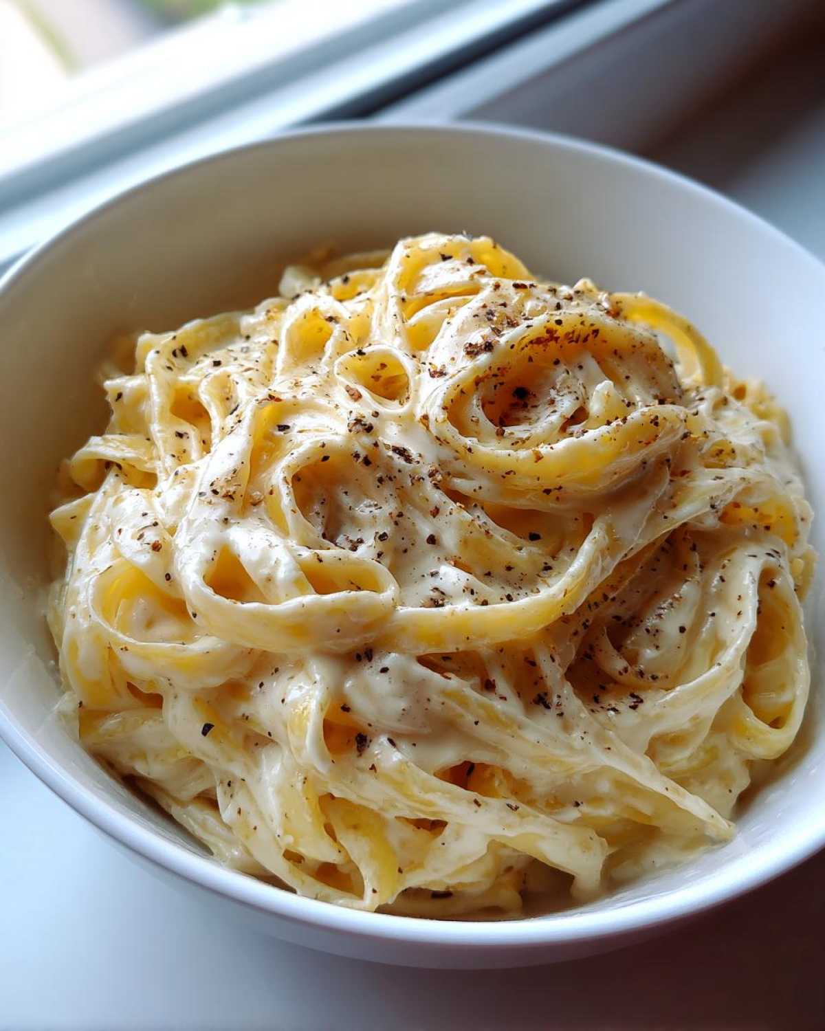 homemade alfredo sauce - detail 1