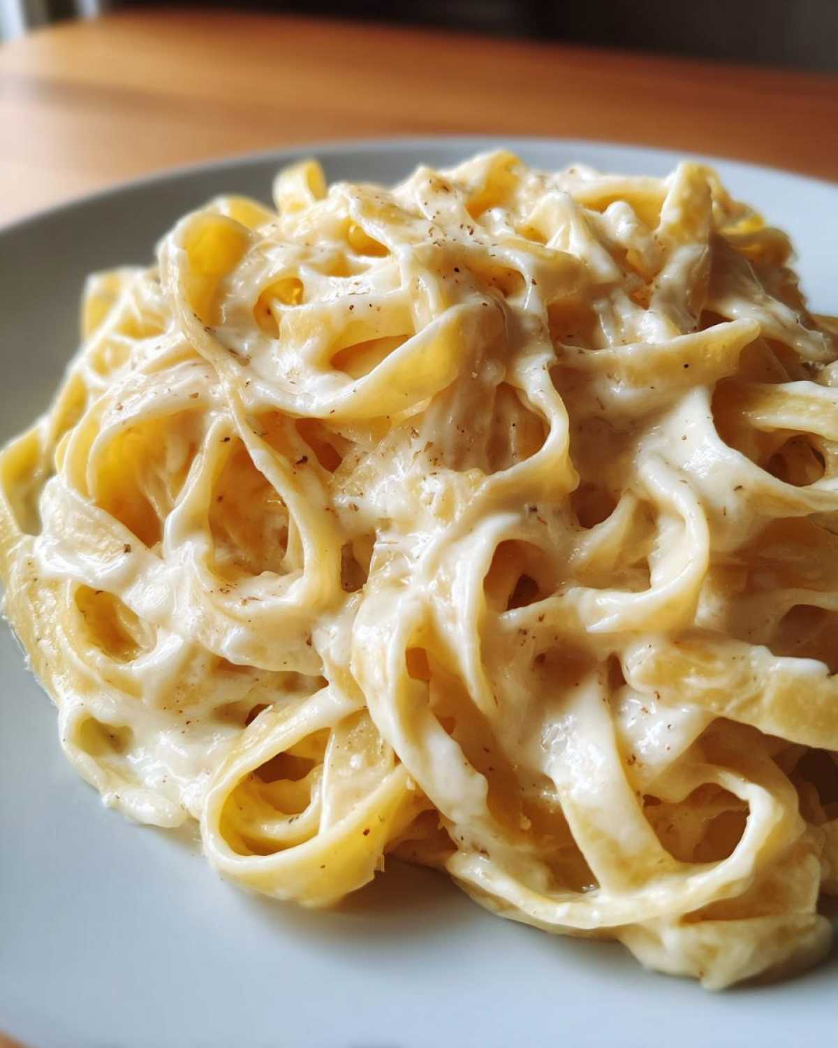 homemade alfredo sauce - detail 3