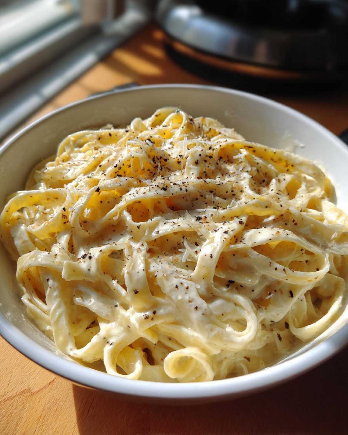 homemade alfredo sauce - detail 4