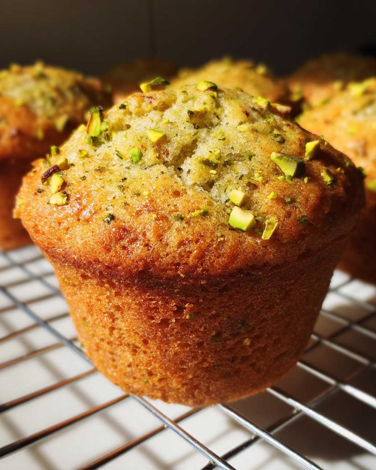 pistachio muffins - detail 4