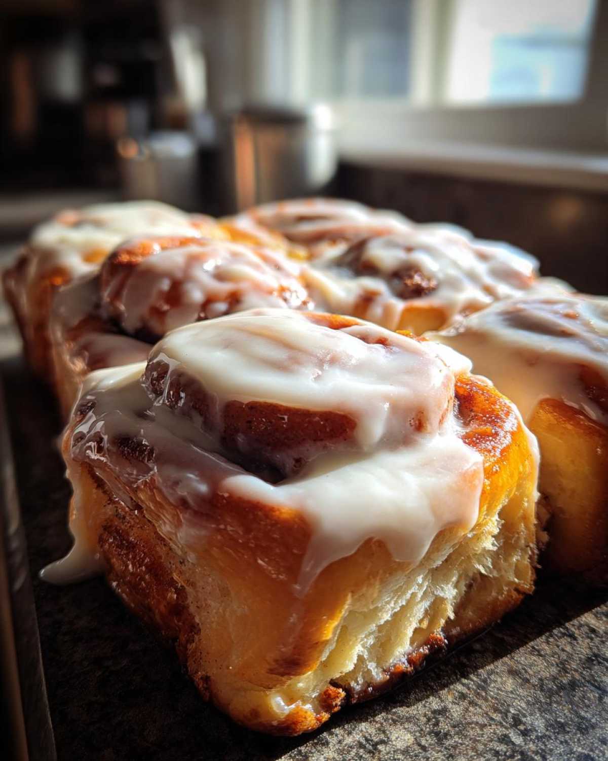 red velvet cinnamon rolls - detail 1