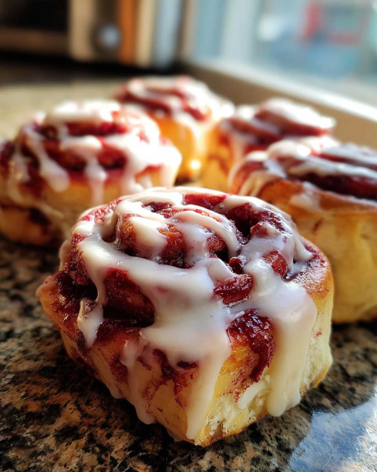 red velvet cinnamon rolls - detail 4