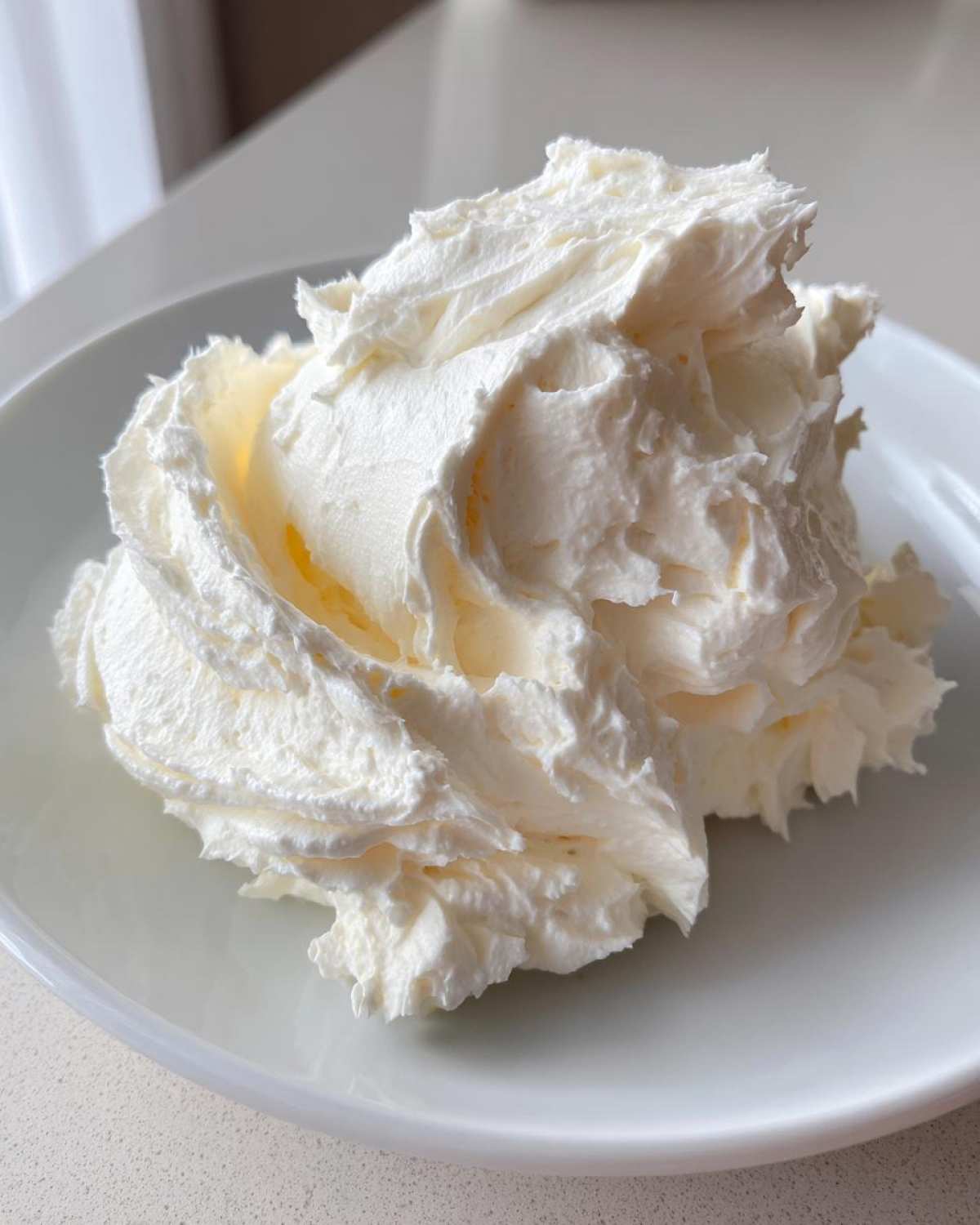 vanilla buttercream frosting - detail 2